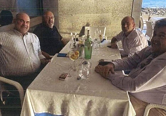 (De i a d): Antonio Navarro Tacoronte, Juan Bernardo Fuentes, Antonio Bautista y José Domingo Fernández Herrera, en una imagen incluida en el sumario.