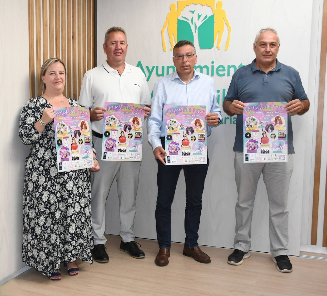 El alcalde Francisco Atta, junto a la concejala Naira Hernández y a los miembros de la Asociación José Luis Huertas y Francisco Robaina, presentaron el cartel del TajinasteFest.