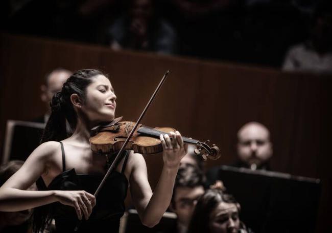 La joven violinista María Dueñas.