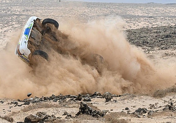 Vuelco en el rally de La Oliva.