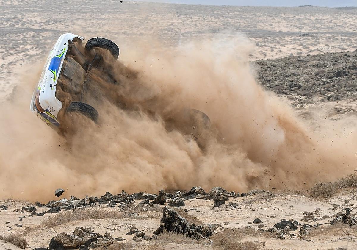 Vuelco en el rally de La Oliva.