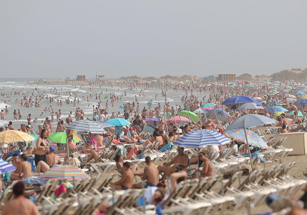 Las playas del sur, abarrotadas por el calor