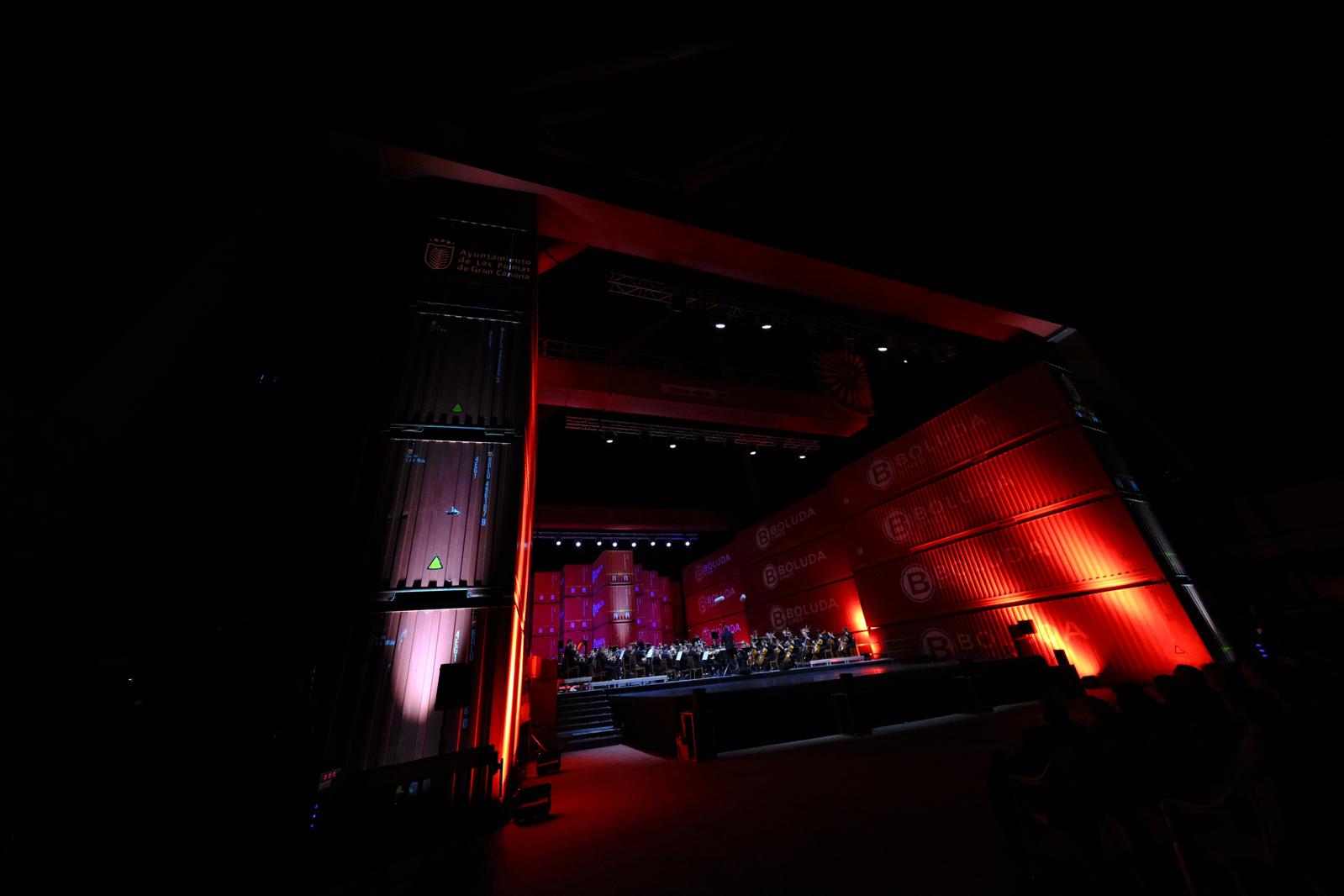 Música y danza a la luz de la noche y el mar