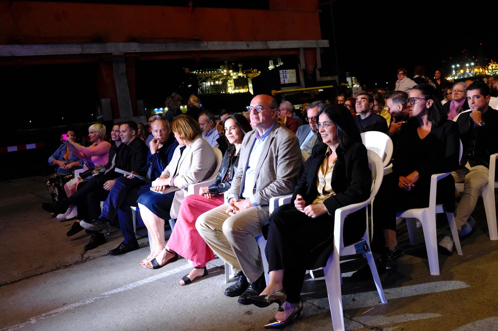 Música y danza a la luz de la noche y el mar