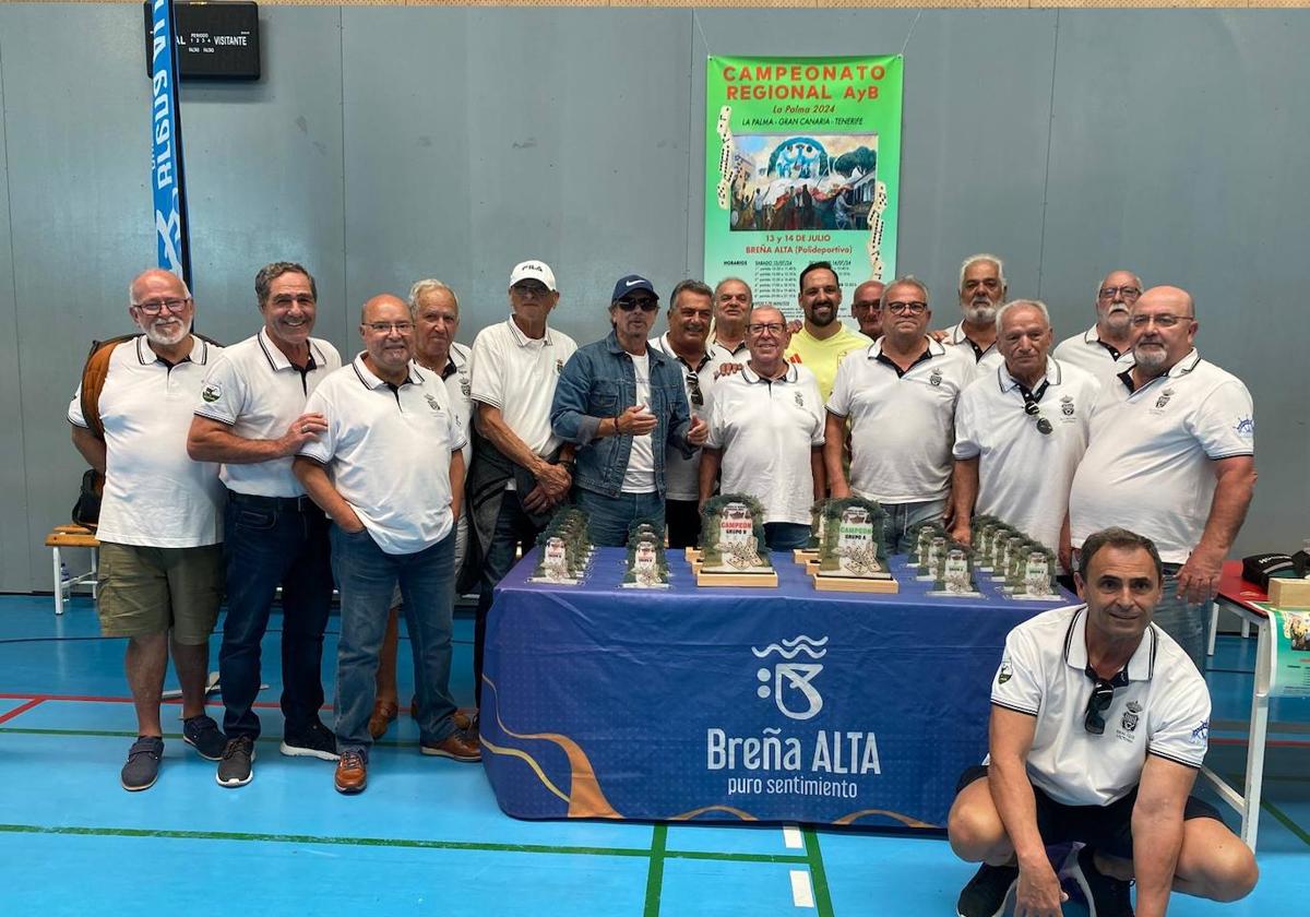 Integrantes del Victoria Canteras tras su gran papel en el Regional.