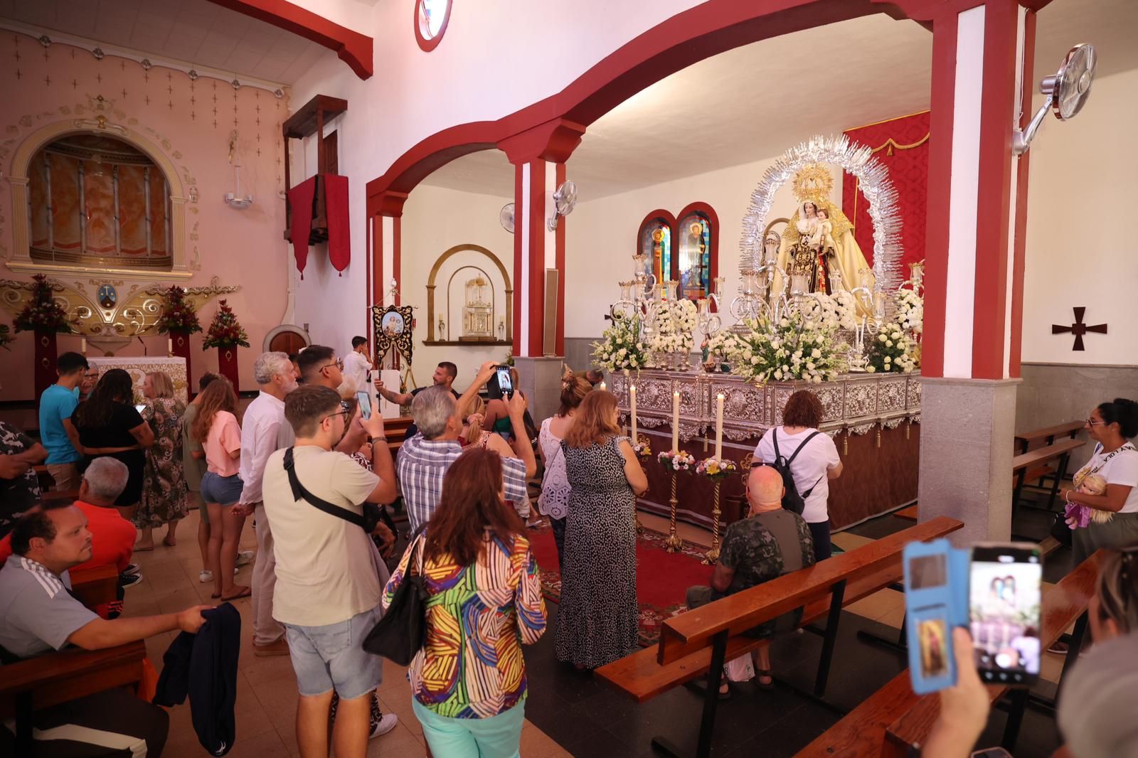 Tradición y color en forma de alfombras por las fiestas del Carmen