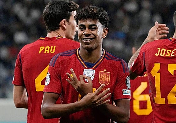 Celebración característica de Lamine Yamal.