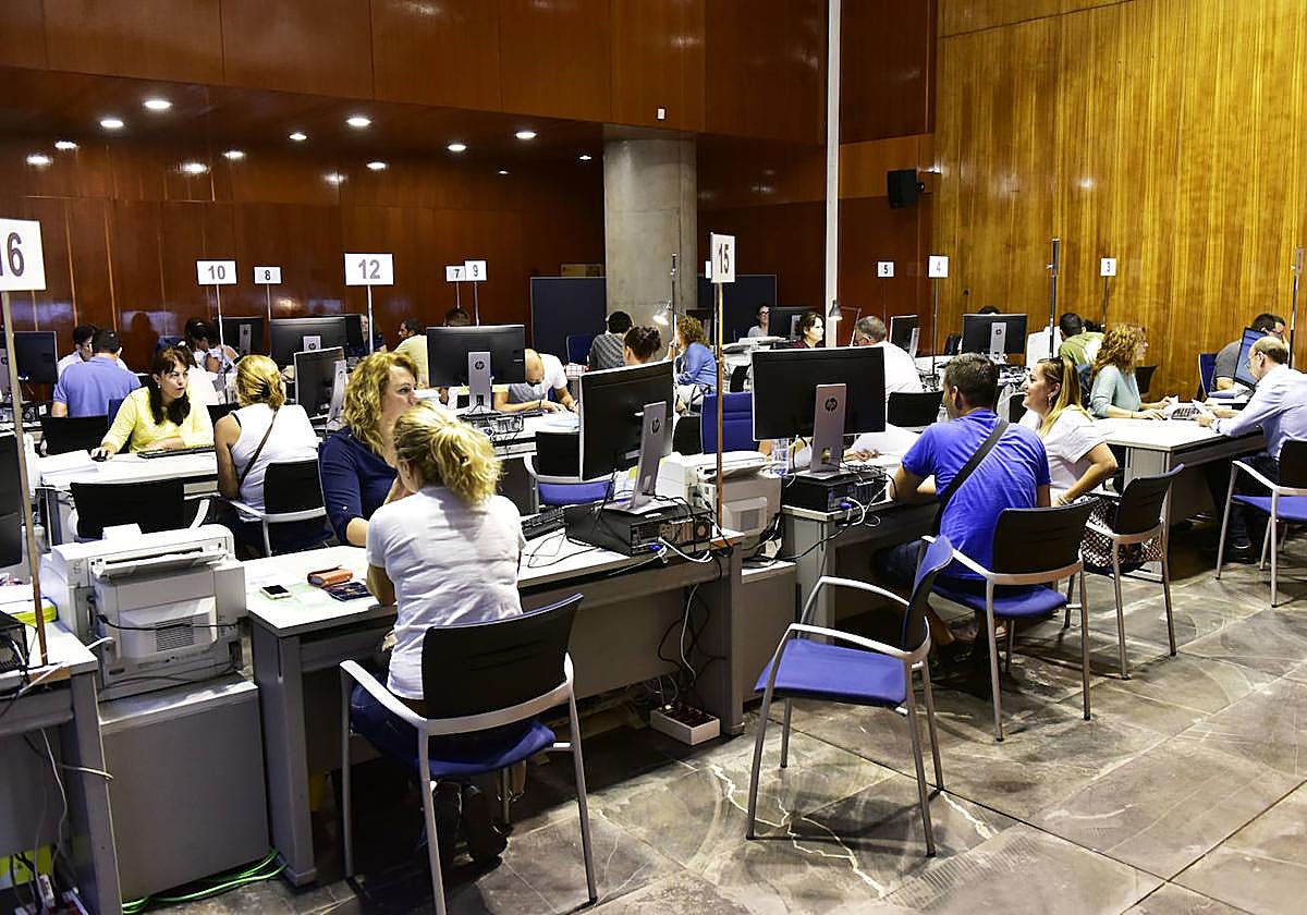 Hacienda asegura que los empleados públicos cobrarán este mes los atrasos desde enero.