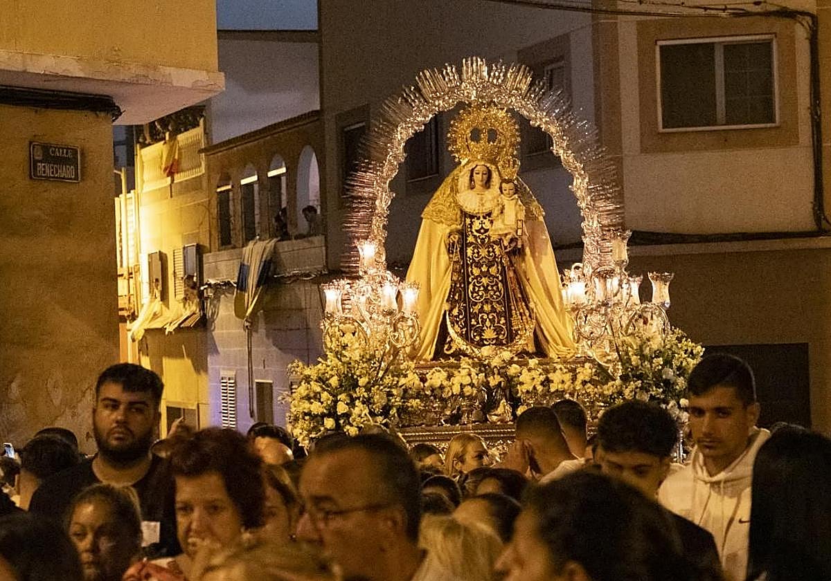 Imagen de la Virgen del Carmen en la procesión de la Aurora este martes.