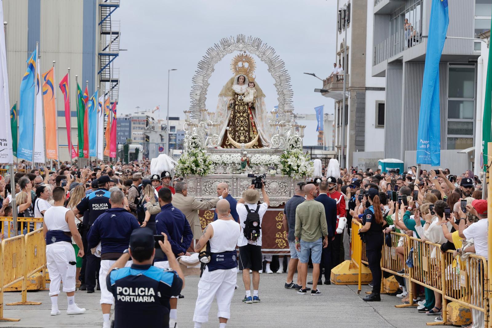 La Isleta sale a la calle para celebrar la procesión marítima del Carmen