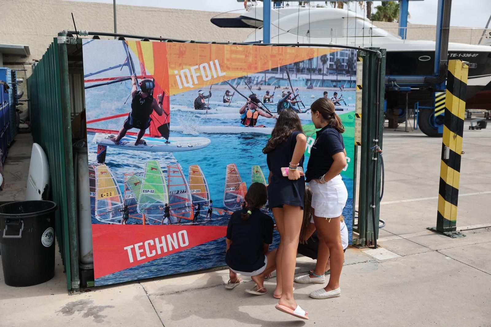 Las imágenes de la inauguración de los murales olímpicos en el Real Club Náutico