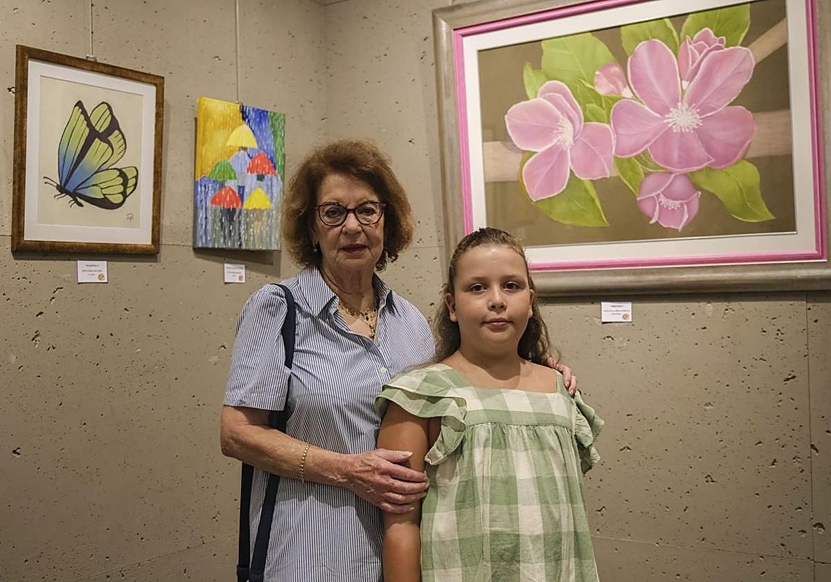 Imagen principal - Los alumnos del taller de pintura de Marina Rodríguez exhiben sus piezas