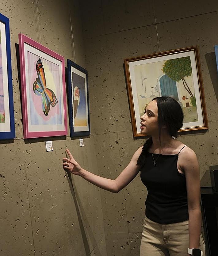 Imagen secundaria 2 - Los alumnos del taller de pintura de Marina Rodríguez exhiben sus piezas