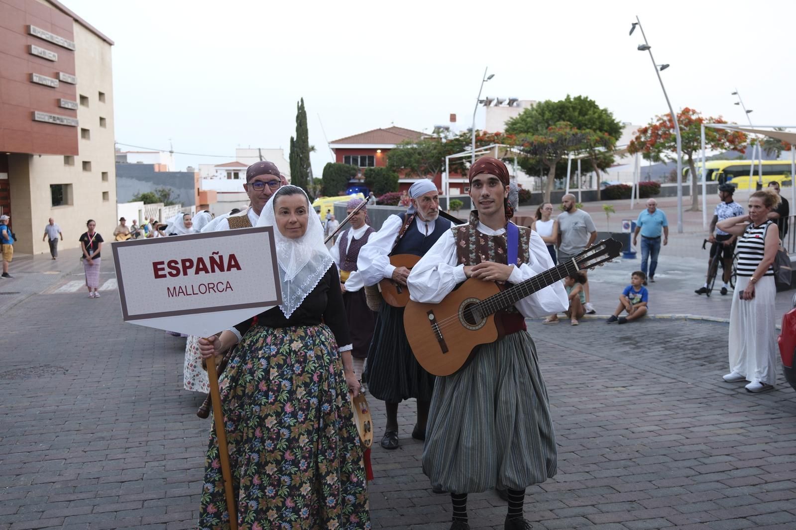 El recorrido del festival de folclore, en imágenes