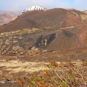 Las erupciones comenzaron en el volcán Tao-Tiagua, continuaron por el volcán Nuevo del Fuego o Chinero y finalizaron en Tinguatón.