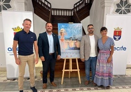 El pregonero Alejandro Hernández, el alcalde Yonathan León, el concejal Echedey Eugenio y la autora del cartel anunciador, Mariola Acosta.