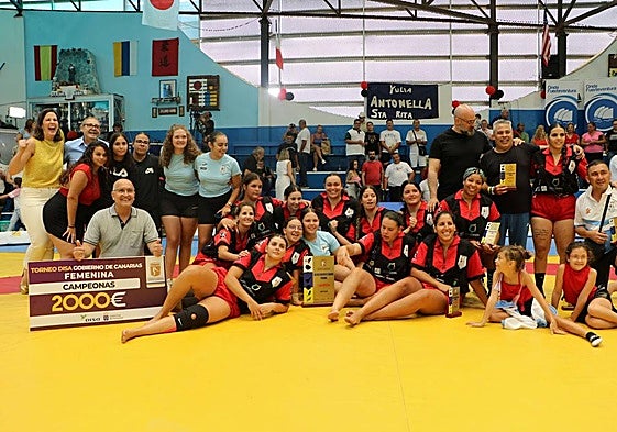 El Santa Rita, en su celebración tras ganar la final al Unión Tetir.