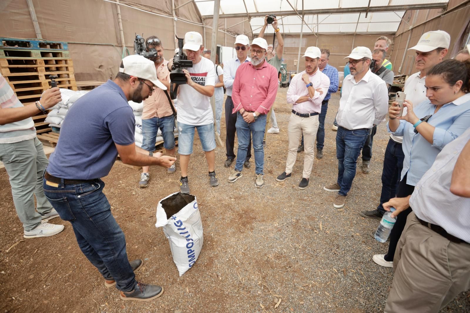 El nuevo sistema de compostaje de Ayagaures, en imágenes