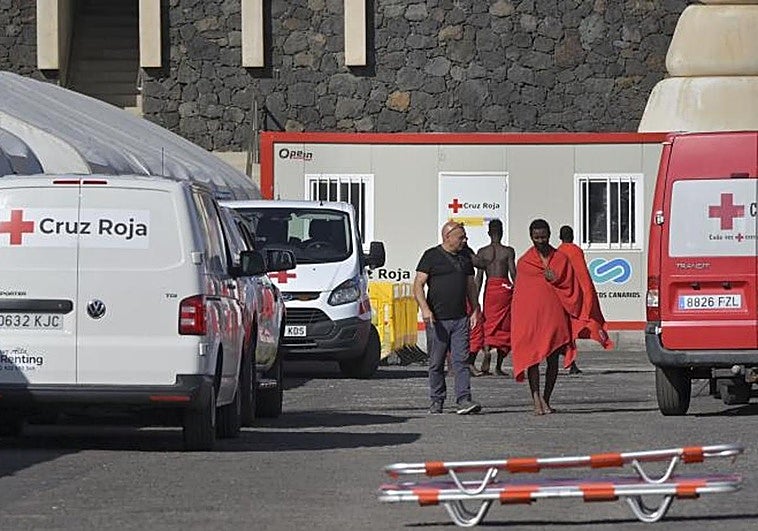 Imagen de archivo de la llegada de migrantes al puerto de La Restinga, en El Hierro.