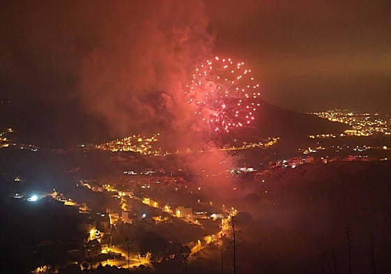 El espectáculo pirotécnico iluminó el cielo de San Lorenzo la madrugada del 9 al 10 de agosto.