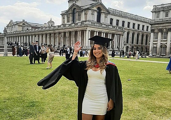 La víctima, Carolina Ramírez en su graduación hace unos meses.