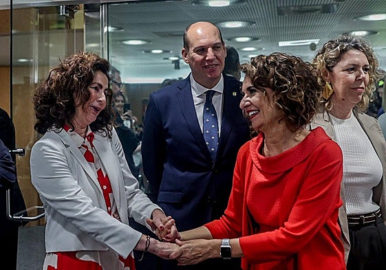 La consejera Matilde Asián y la ministra María Jesús Montero en la última reunión del CPFF.