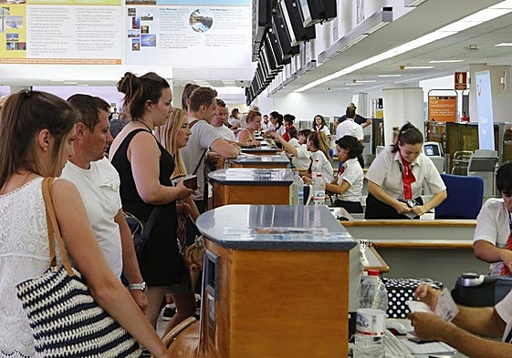 Solo el 20% de los pasajeros que sufren retrasos presentan una reclamación ante las aerolíneas.
