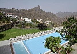 Vista de la piscina municipal de Tejeda, en las cumbres de Gran Canaria.