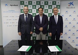 MicroBank firma un convenio de colaboración con ASAJA para facilitar financiación al sector agrario y favorecer el relevo generacional