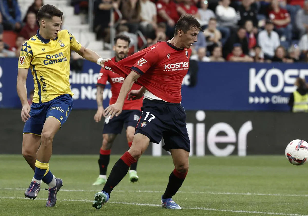 Mika Mármol, en el lance del juego donde cae lesionado.