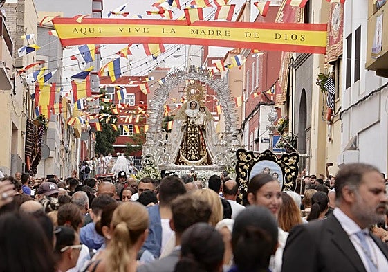 Vista de la procesión de la Virgen del Carmen durante las fiestas de La Isleta.