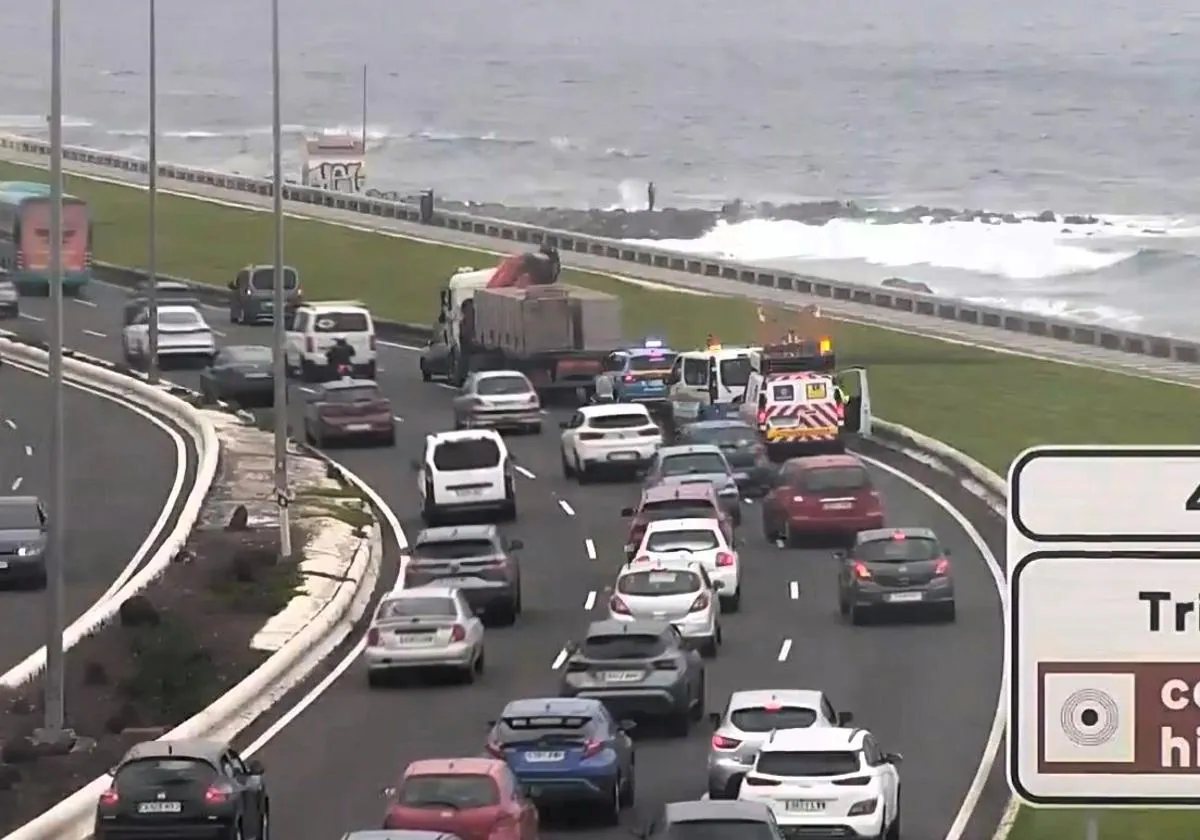 Imagen de los coches accidentados a la altura de Vegueta.