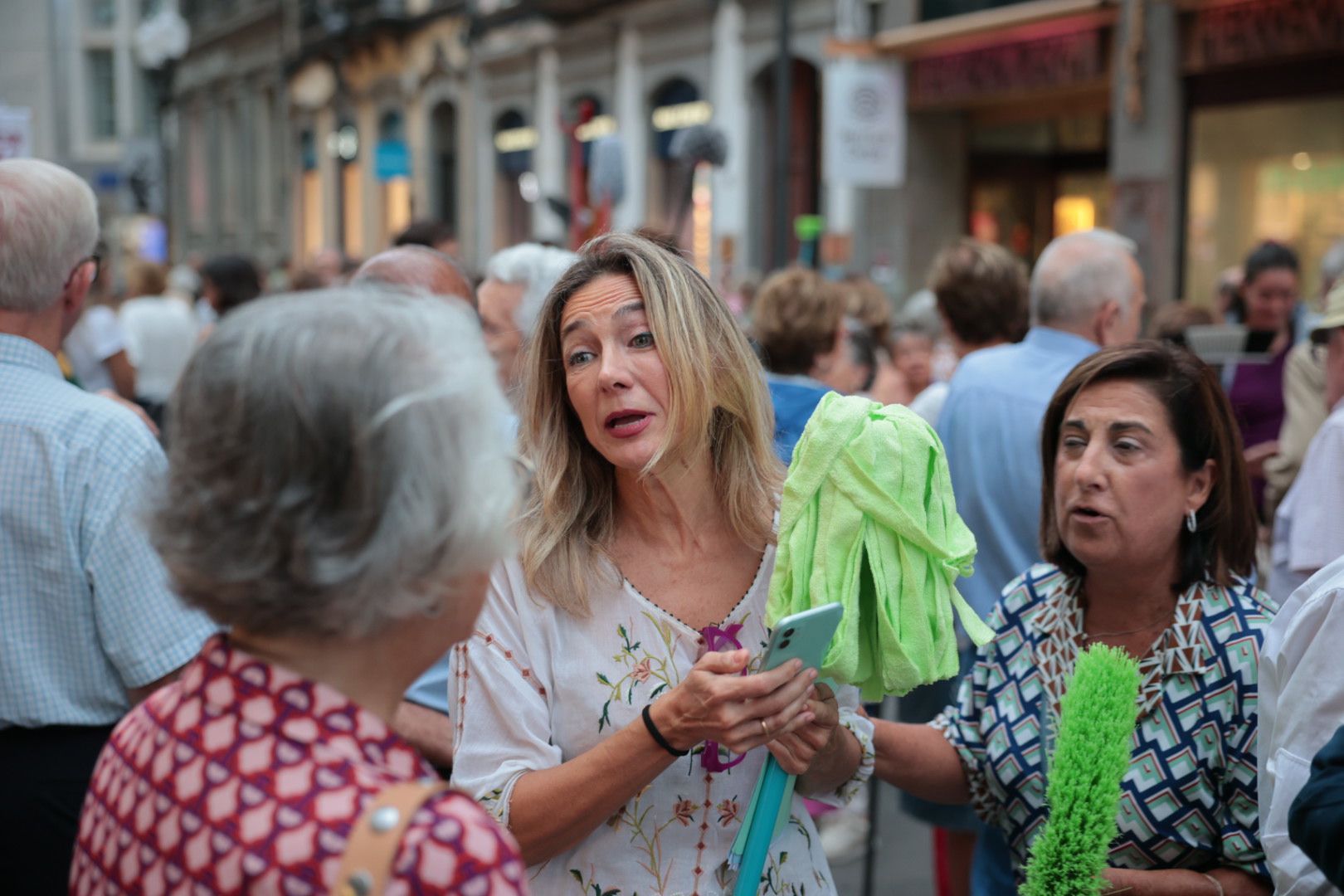 La manifestación en Triana ante la limpieza, en imágenes