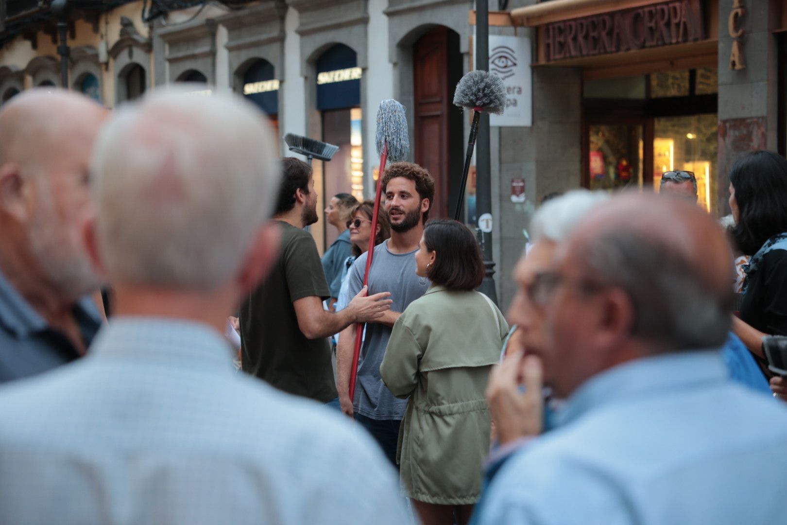 La manifestación en Triana ante la limpieza, en imágenes