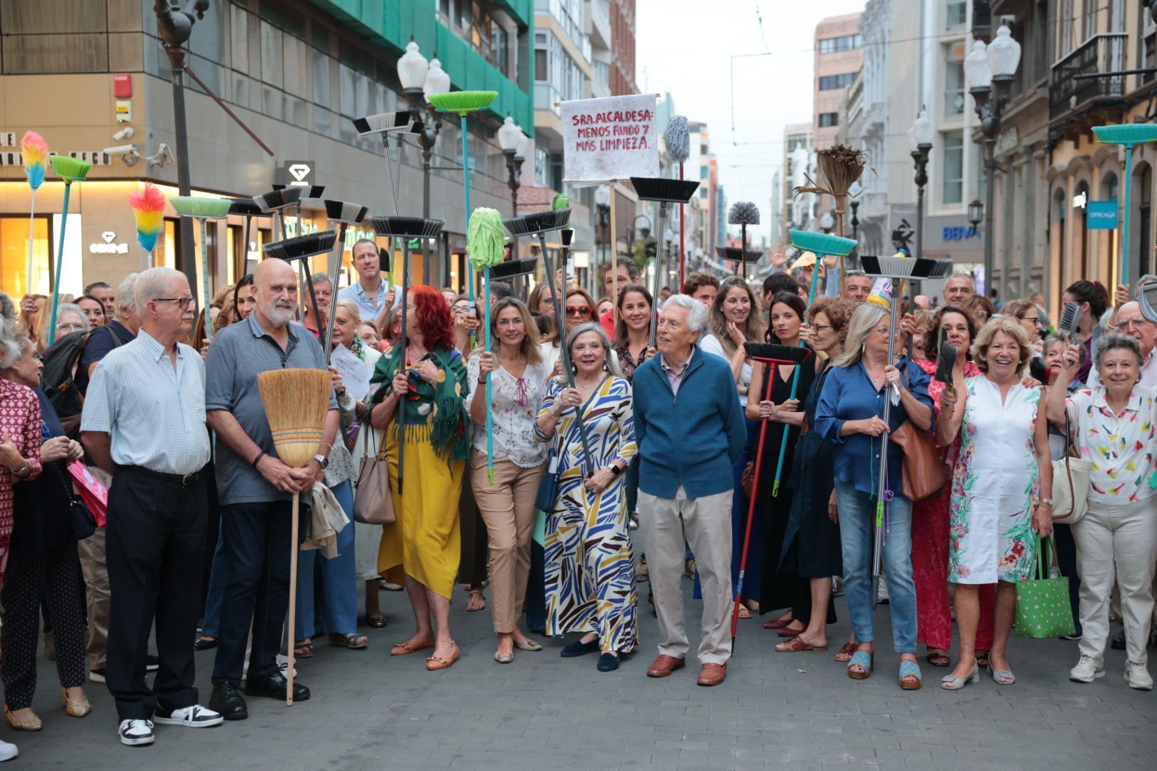 La manifestación en Triana ante la limpieza, en imágenes