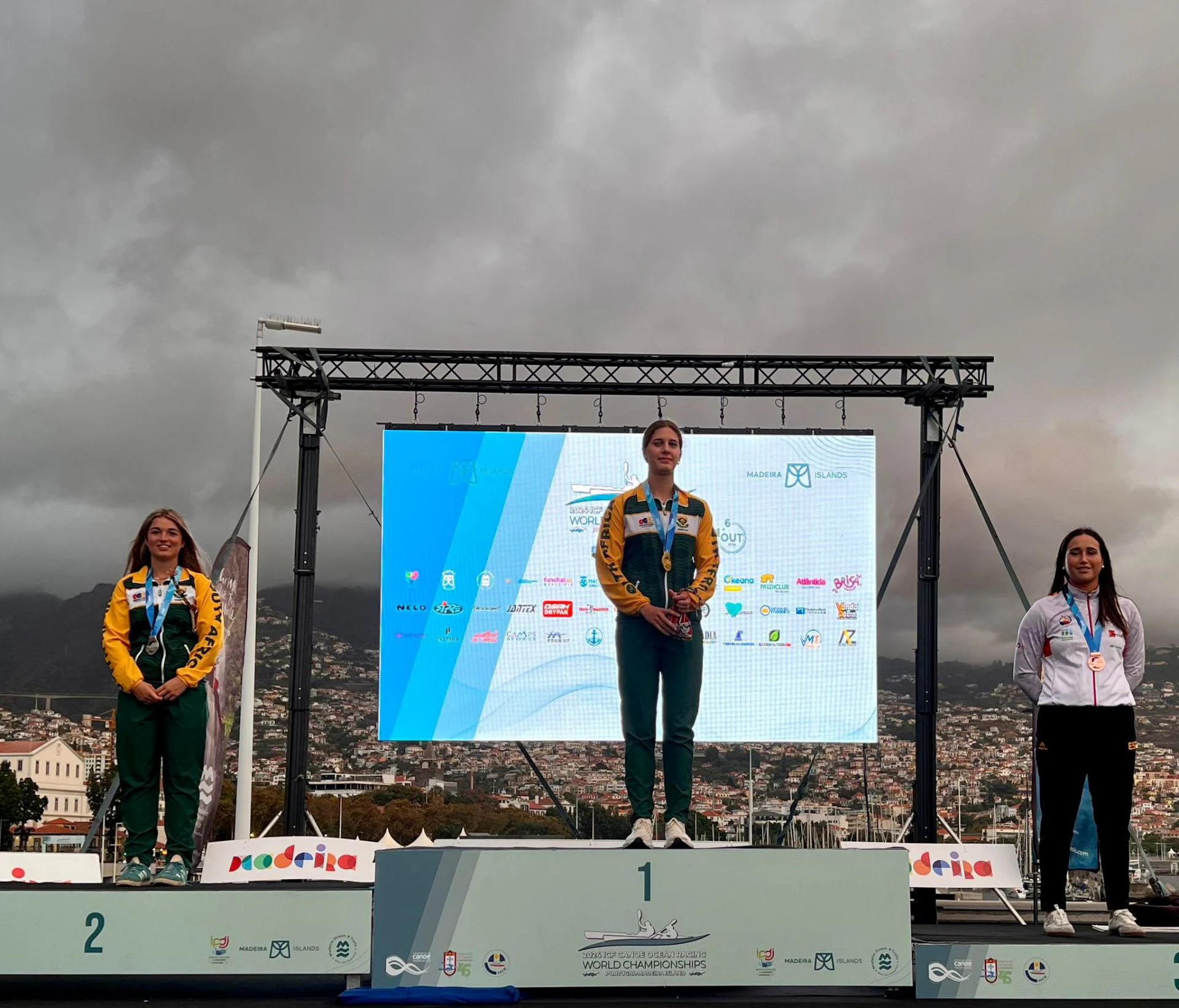 Lara Cellier, con su bronce individual.