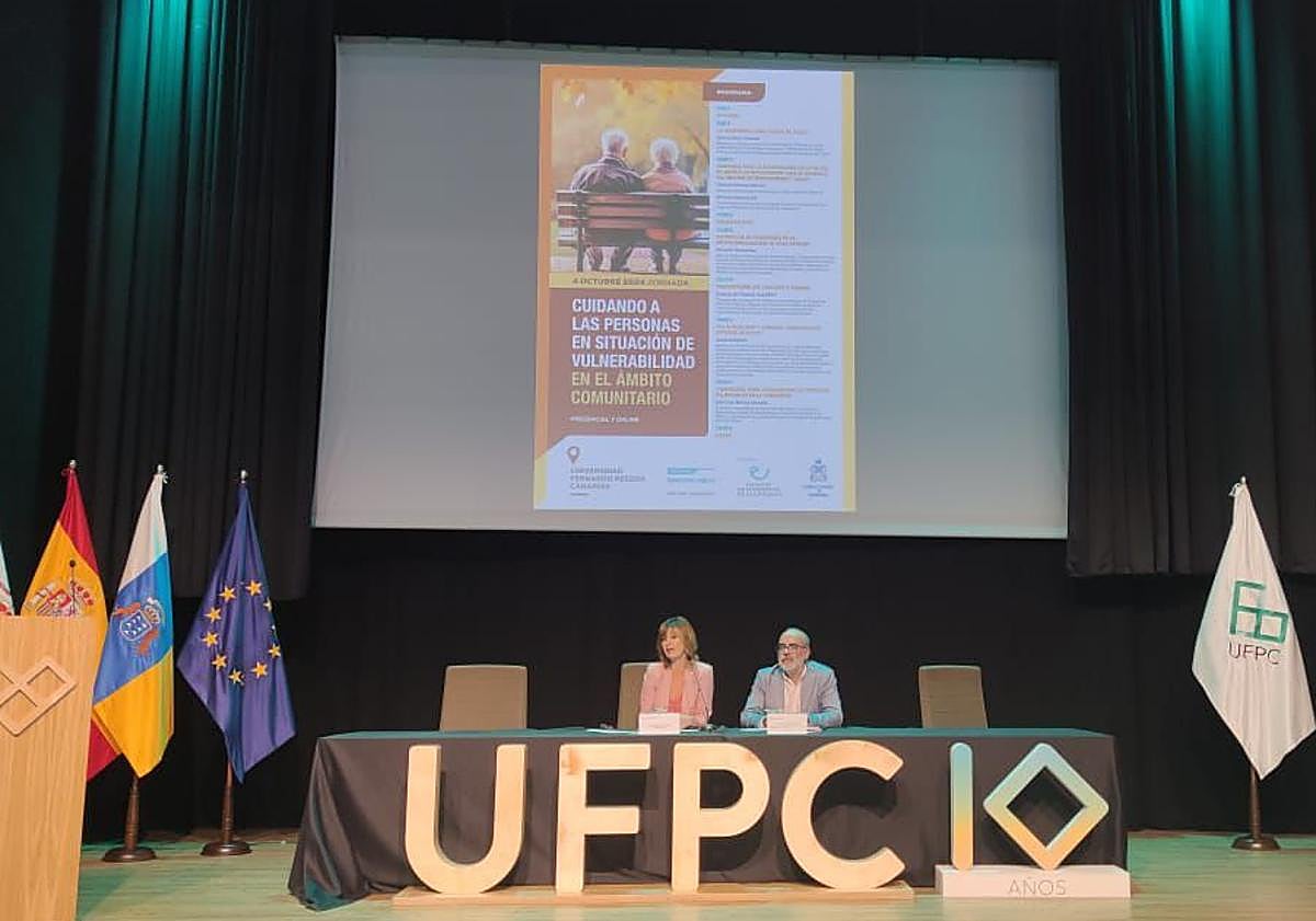 Imagen principal - El Colegio de Enfermería urge a tomar conciencia de las nuevas necesidades de cuidados