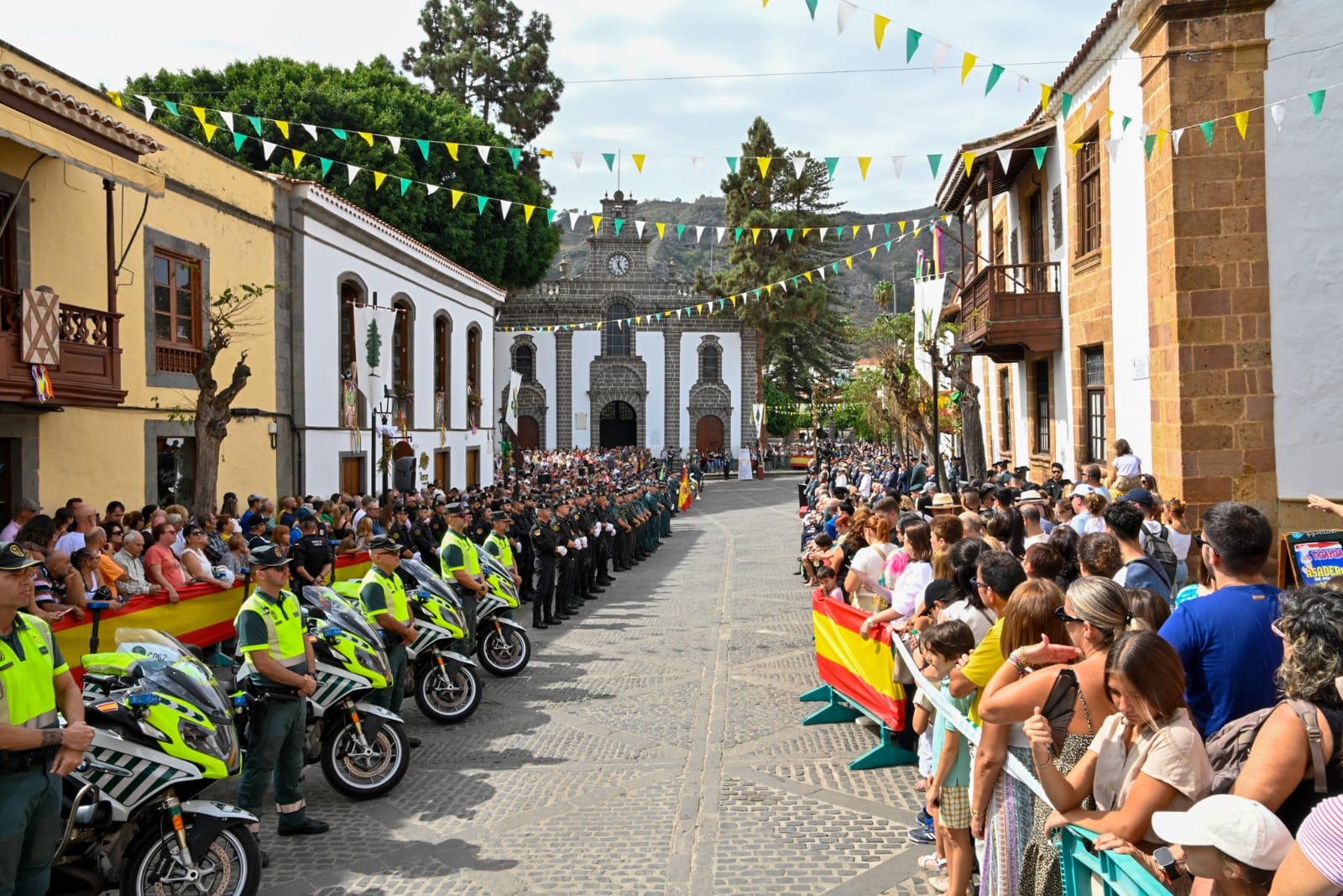 Día grande de la Benemérita en Teror
