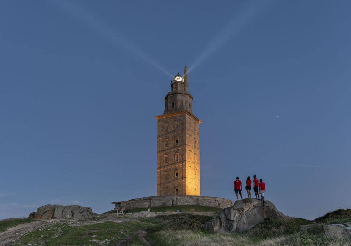 Imagen principal - A Coruña, en diferentes imágenes.