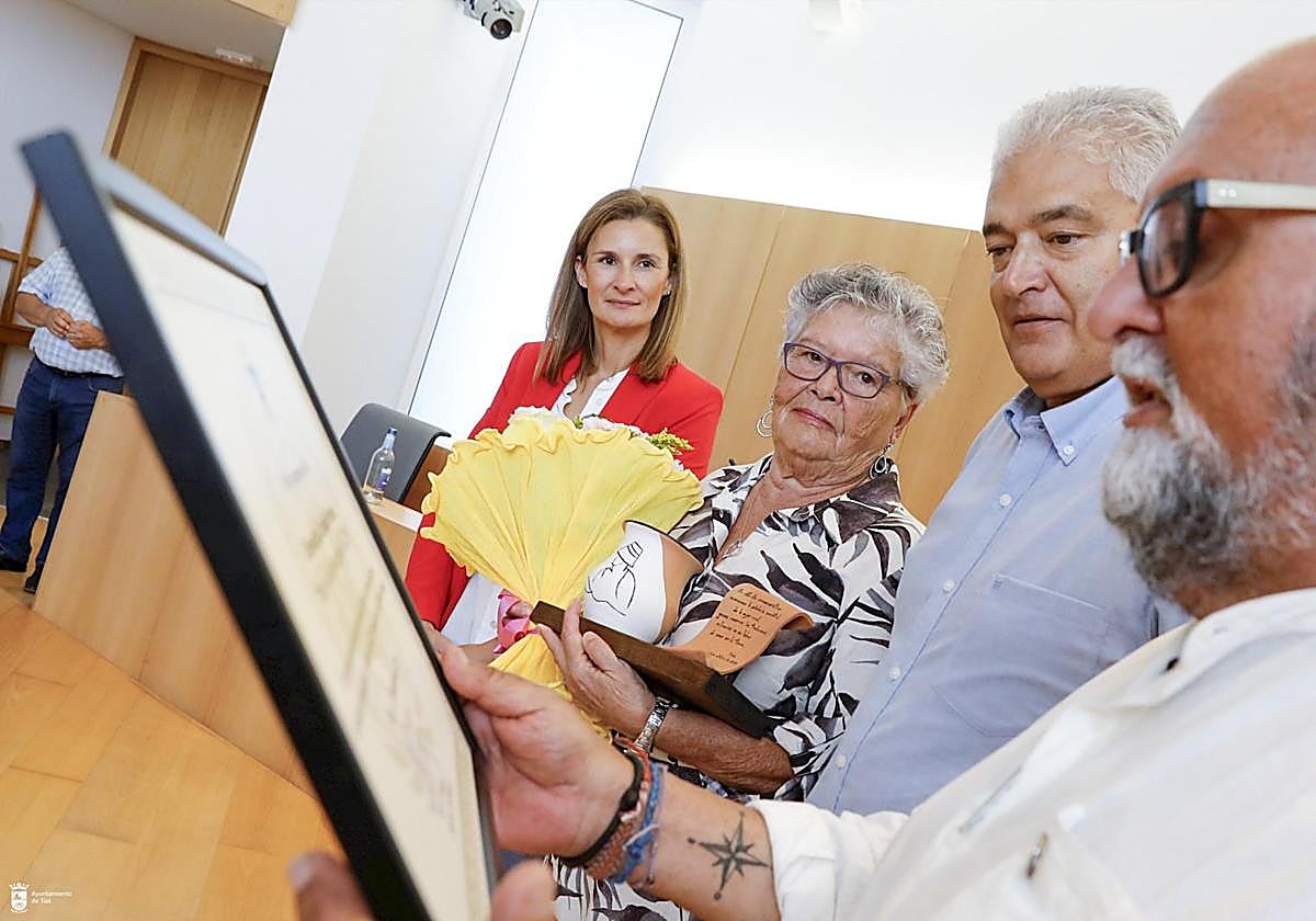 Momento del acto en el Consistorio de Tías.