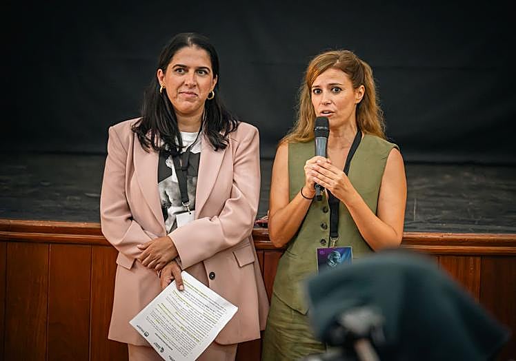 Ruth Armas anuncia el lema de este año de 'Gáldar Rueda'.