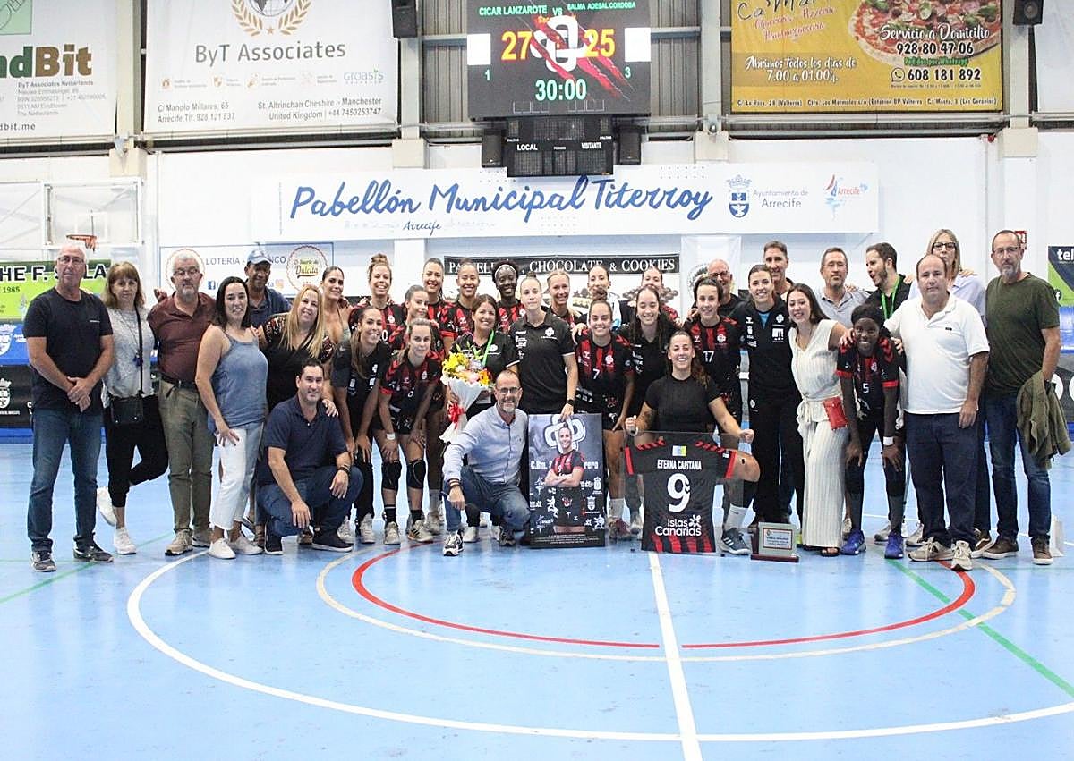 Imagen secundaria 1 - Nabila de Ganzo, el homenaje a la eterna capitana del CB San José Obrero