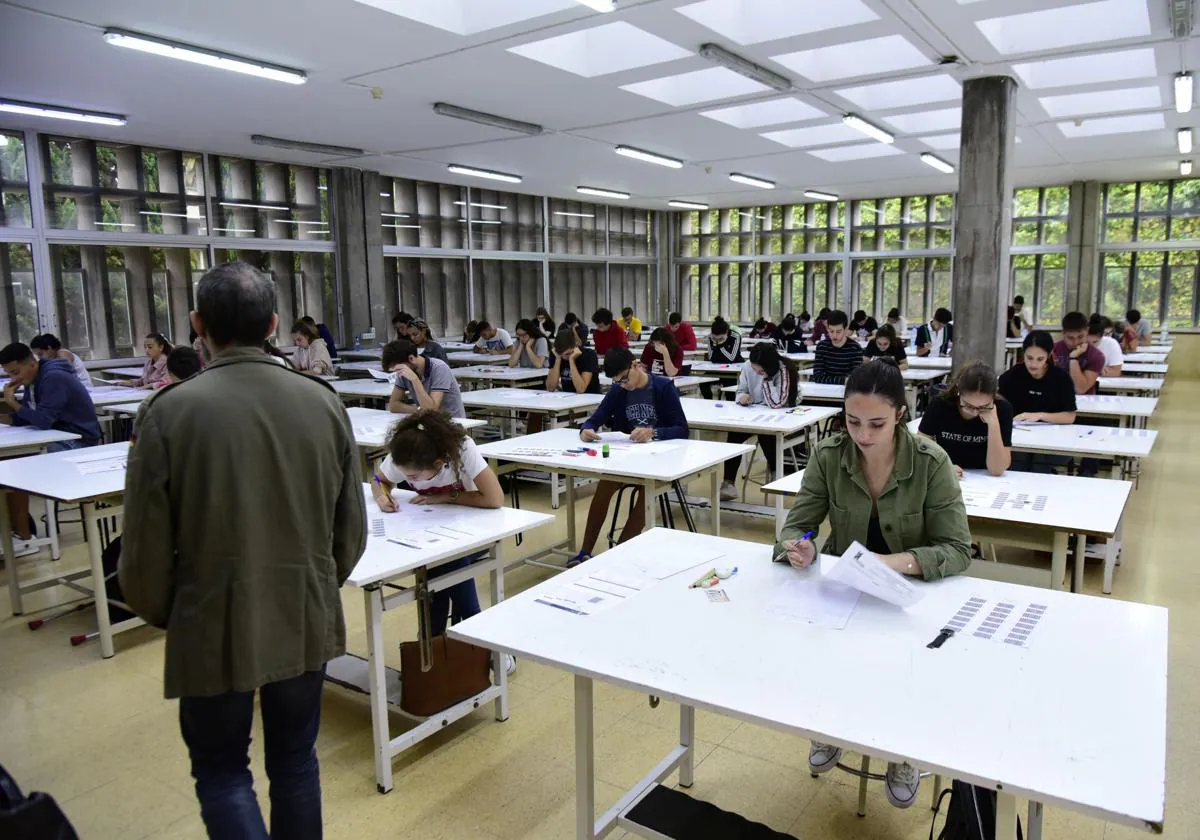 Imagen de archivo de alumnado en la selectividad en la ULPGC.