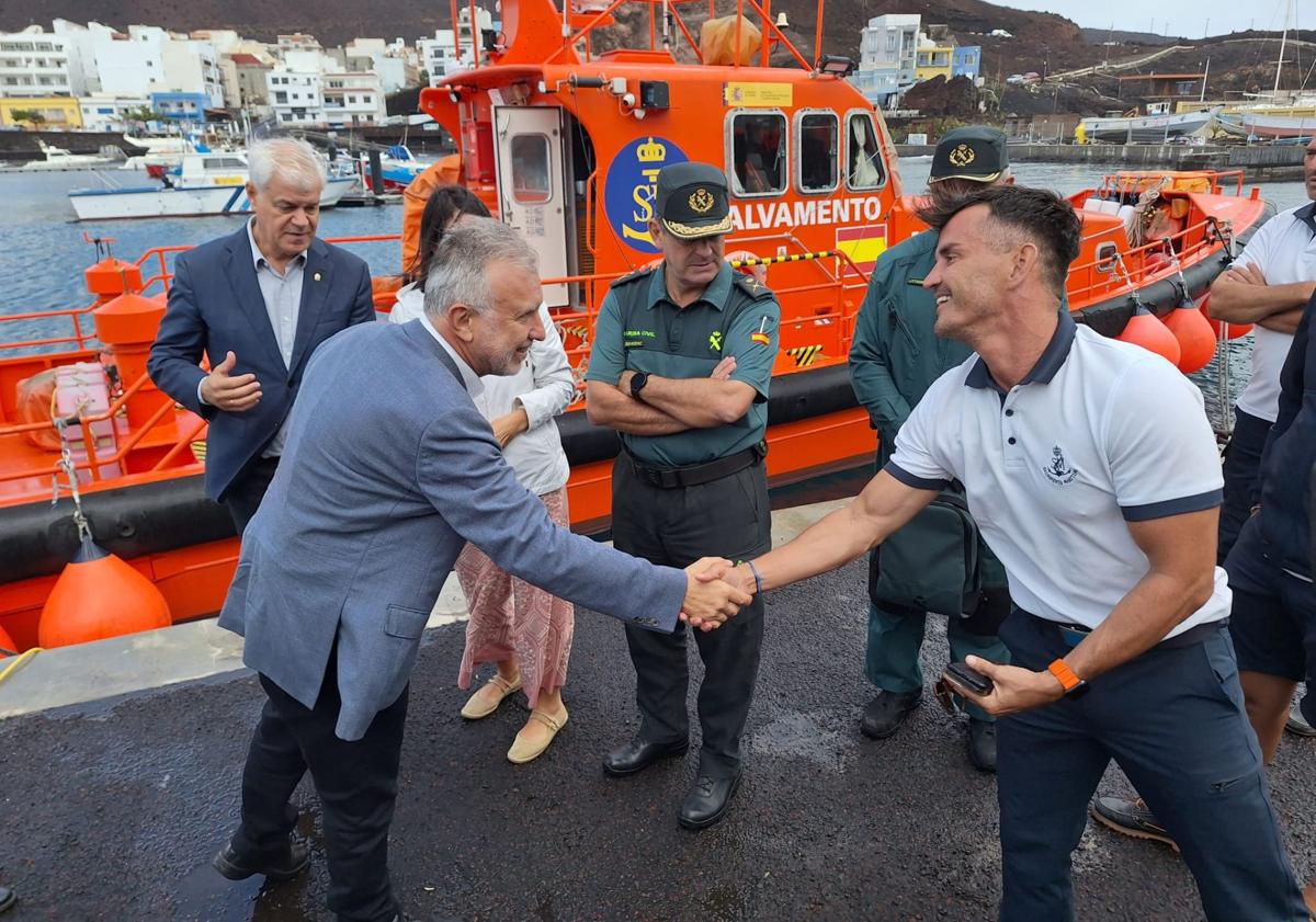 Imagen principal - El Gobierno de España desinfla la propuesta canaria de devolver a los menores a sus países