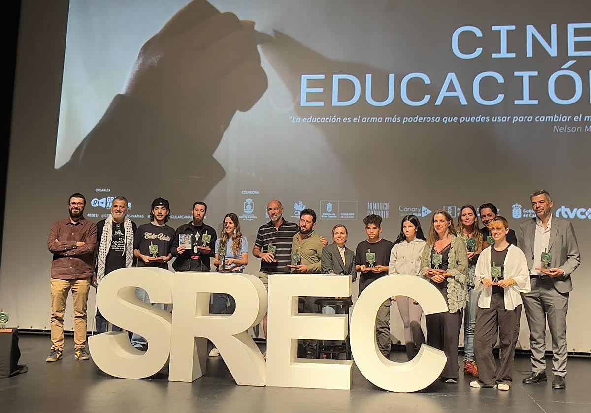 Foto de familia de los cineastas premiados el pasado año.