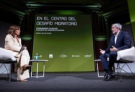 El presidente de Canarias, Fernando Clavijo, interviene junto a la periodista Helena Resano en las jornadas Metafuturo, de Atresmedia, sobre el desafío migratorio, este miércoles en el Ateneo de Madrid.