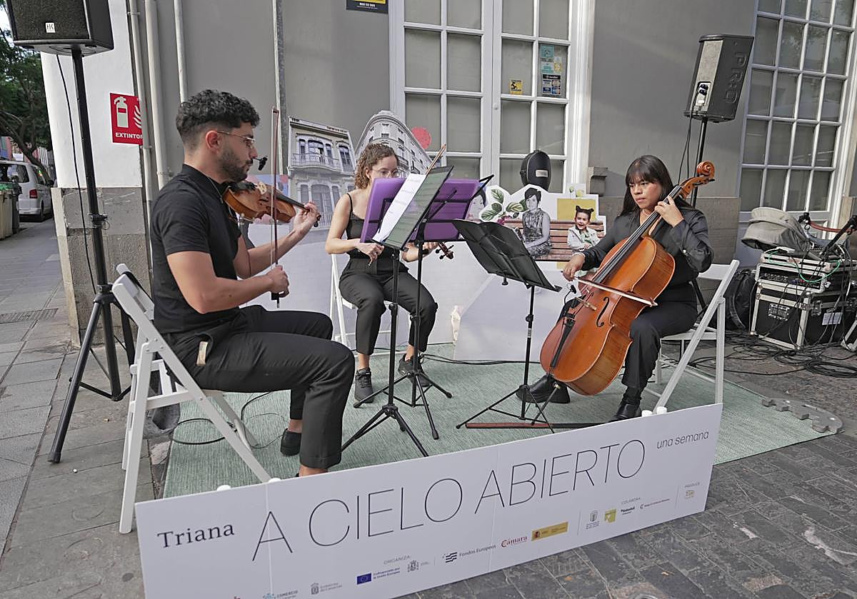 Imagen principal - Cultura y ocio pasean por Triana