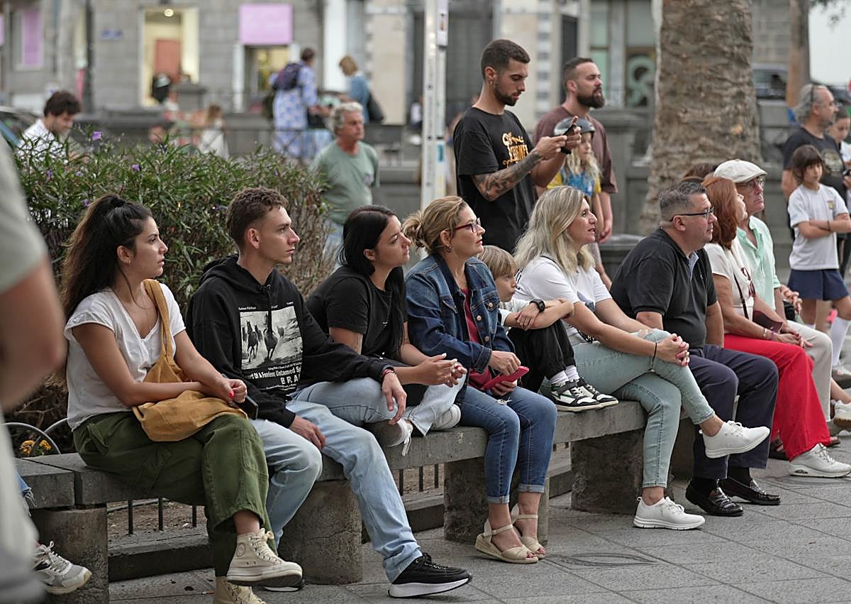 Imagen secundaria 1 - Cultura y ocio pasean por Triana