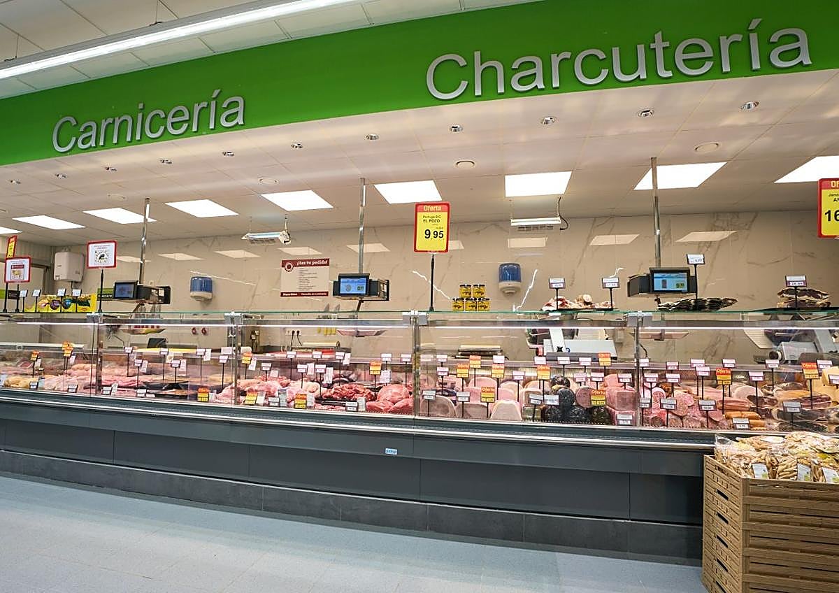 Imagen secundaria 1 - HiperDino renueva la imagen de dos de sus tiendas en Tenerife y Fuerteventura