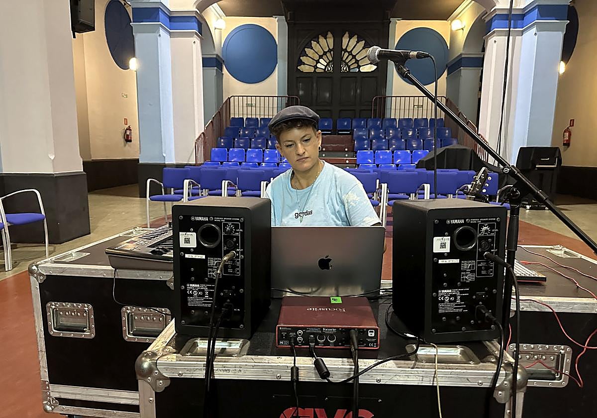 Lajalada, en pleno ensayo, en la Sala Insular de Teatro.